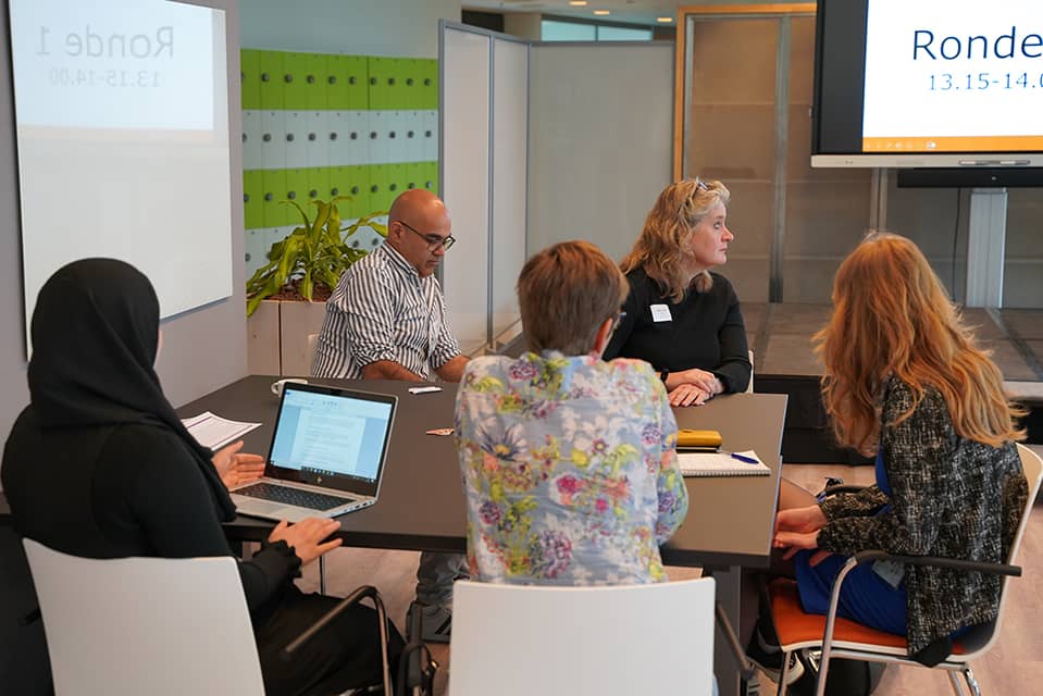 Docenten en beleidsmedewerks OCW in gesprek
