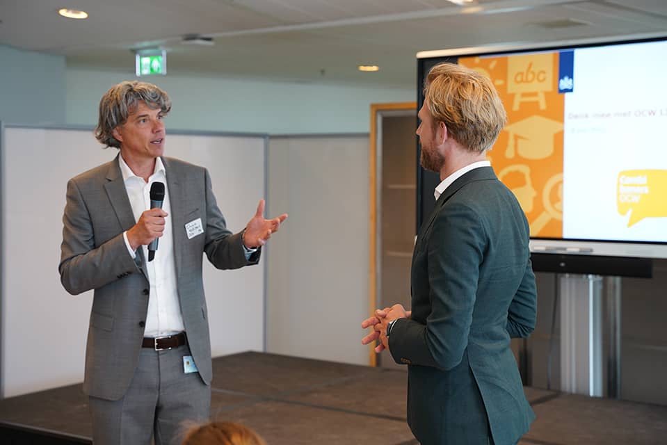Onno Hoekstra en minister Dennis Wiersma in gesprek