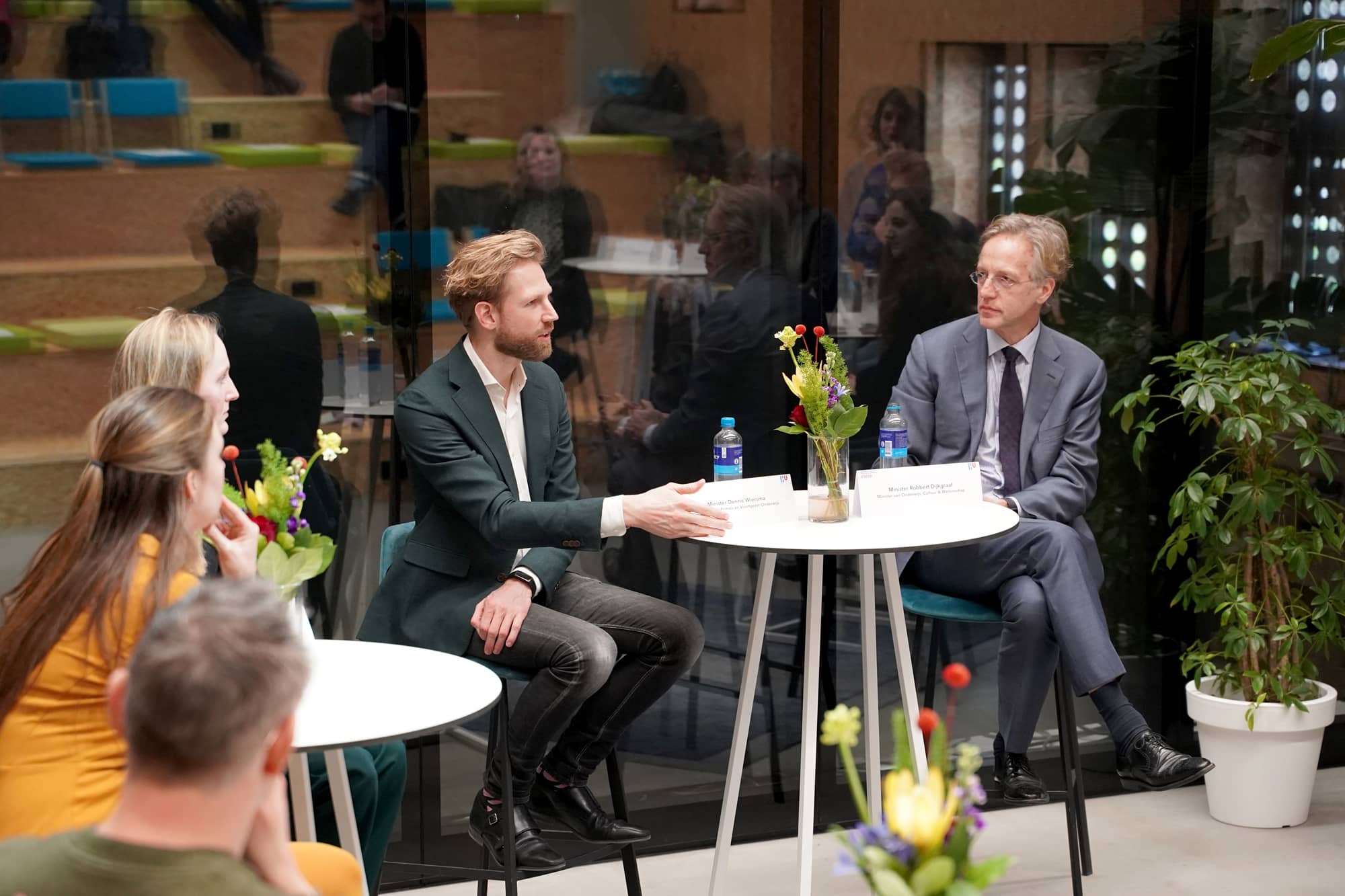 Minister Dijkgraaf en minister Wiersma in gesprek met met studenten, docenten en bestuurders over de huidige stand van zaken in het onderwijs